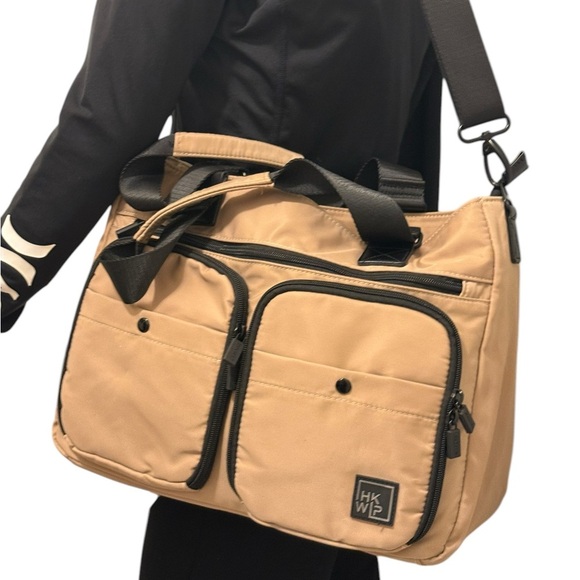 THE CARGO CATCHALL TOTE CAMEL with Black Accents in new conditions, screen pad - Picture 6 of 14